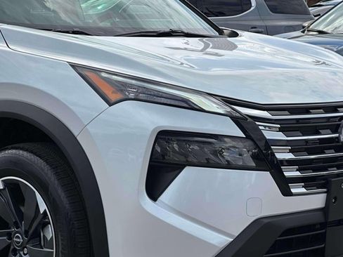 Used 2026 Nissan Rogue SV image 8