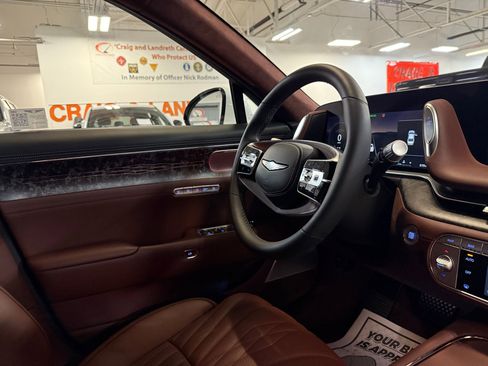 Used 2025 Genesis G90 3.5T image 21