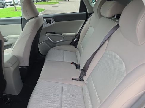 Certified 2025 Kia Soul LX w/ LX Technology Package FWD image 11
