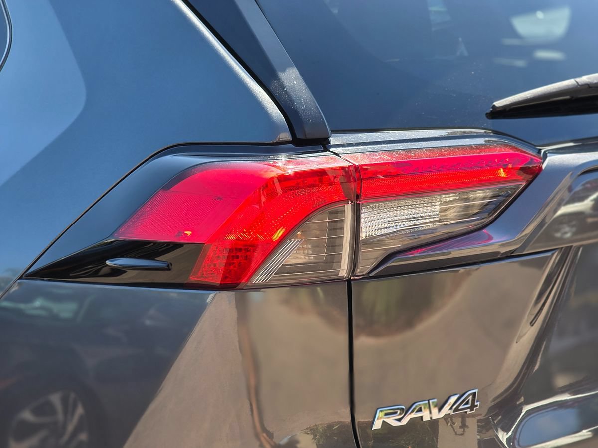 Used 2019 Toyota RAV4 LE w/ Carpet Mat Package FWD image 11