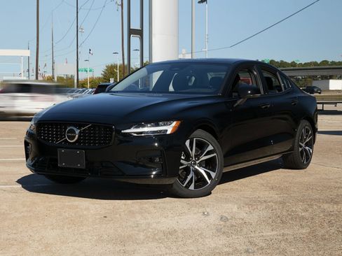 Used 2023 Volvo S60 B5 Core w/ Climate Package FWD image 1