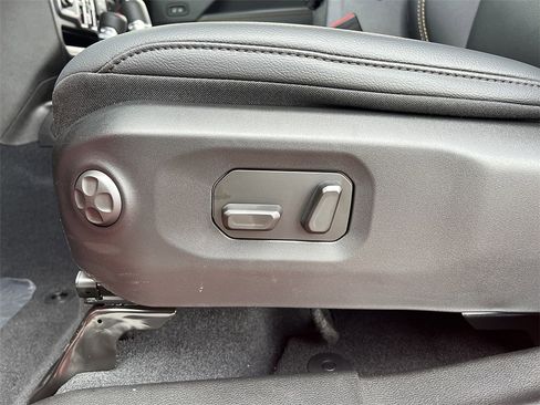 New 2025 Jeep Gladiator High Tide image 19