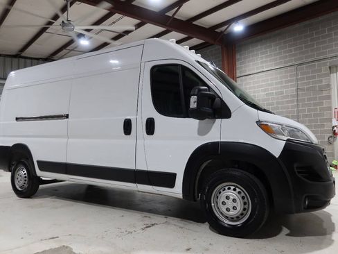 Used 2024 RAM ProMaster 2500 w/ Convenience Group FWD image 7