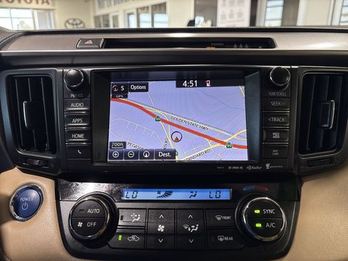 Used 2018 Toyota RAV4 XLE w/ Carpet Mat Package AWD/4WD image 18