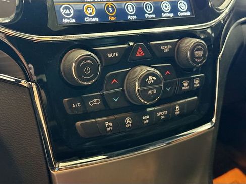 Used 2021 Jeep Grand Cherokee Limited AWD/4WD image 16