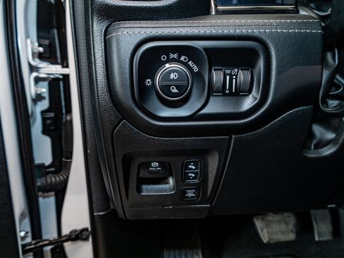 Used 2025 RAM 1500 Limited AWD/4WD image 16