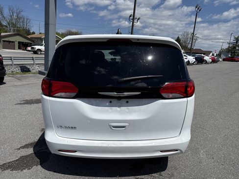 Used 2023 Chrysler Voyager LX FWD image 4