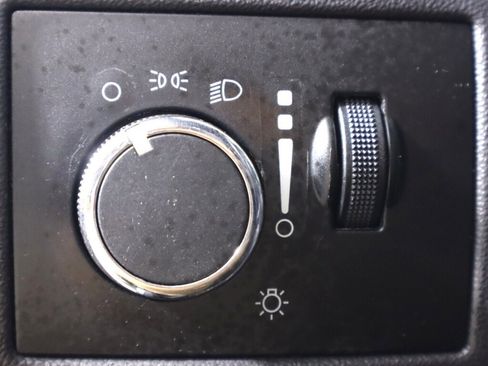 Used 2011 Dodge Challenger SE image 10