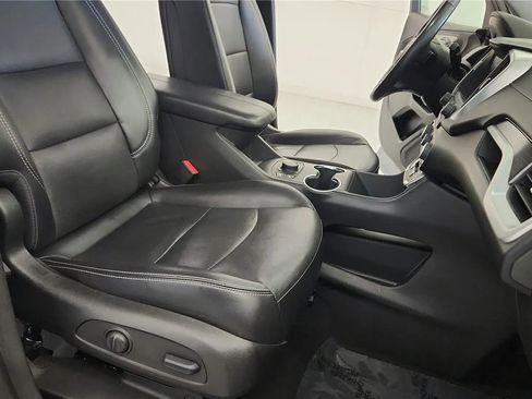 Used 2023 GMC Terrain SLT FWD image 31