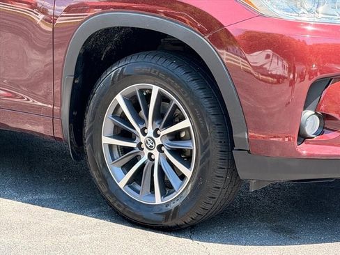 Used 2018 Toyota Highlander XLE AWD/4WD image 28