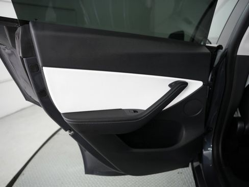 Used 2021 Tesla Model Y Long Range AWD/4WD image 33