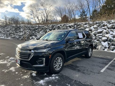 Used 2022 Chevrolet Traverse LT image 3