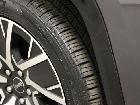 Used 2025 Jeep Wagoneer S Limited image 11