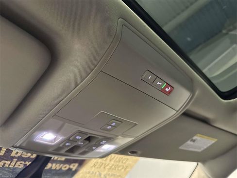 Used 2023 Volkswagen Atlas SE image 27