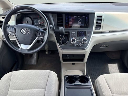 Used 2017 Toyota Sienna LE AWD/4WD image 12