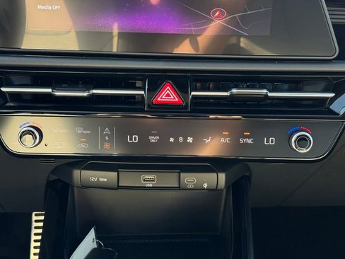 New 2025 Kia Niro SX Touring image 25