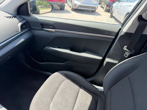 Used 2020 Hyundai Elantra SE w/ Cargo Package (C1) FWD image 10