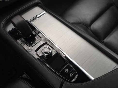 Used 2024 Volvo XC90 B5 Core w/ Climate Package image 50