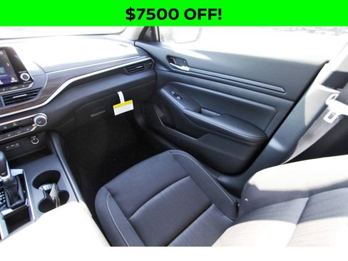 New 2025 Nissan Altima 2.5 SV image 13