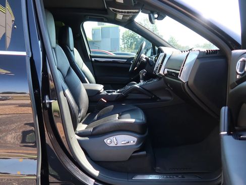 Used 2018 Porsche Cayenne S image 25