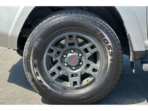 Used 2021 Toyota 4Runner Venture AWD/4WD image 33