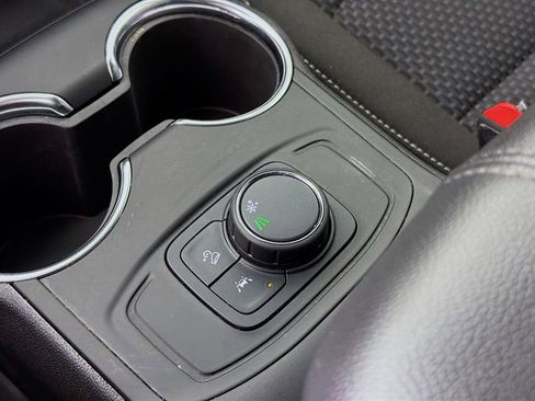 Used 2024 GMC Terrain SLE image 31