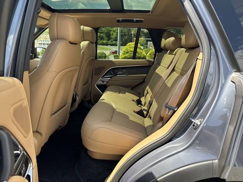 New 2025 Land Rover Range Rover SE AWD/4WD image 11