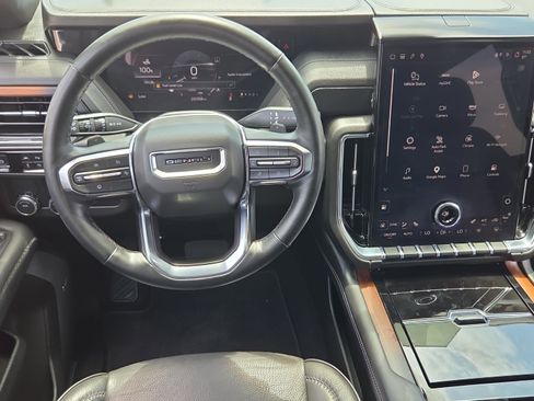 Used 2025 GMC Yukon Denali RWD image 11