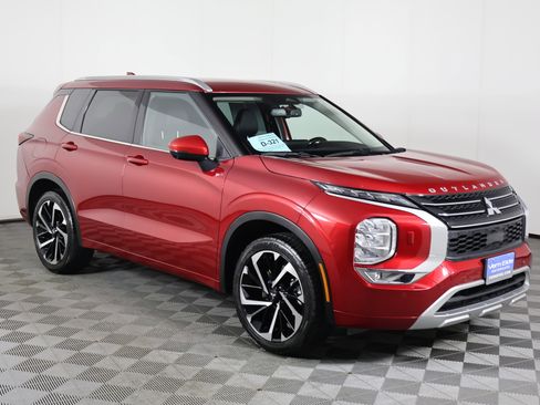 Used 2023 Mitsubishi Outlander SEL image 4
