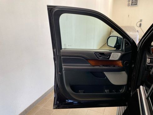 Certified 2024 Lincoln Navigator Black Label AWD/4WD image 16