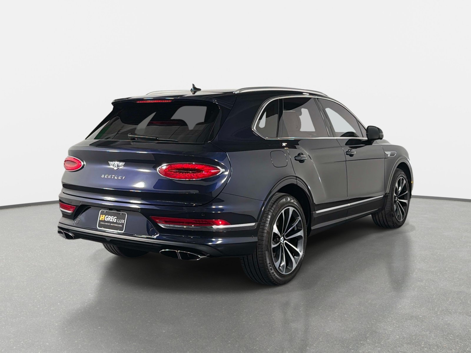 Used 2024 Bentley Bentayga AWD/4WD image 3
