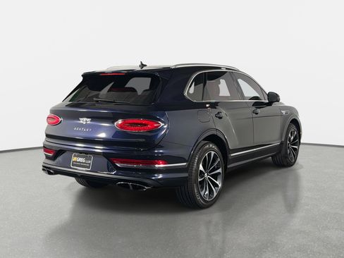 Used 2024 Bentley Bentayga AWD/4WD image 3