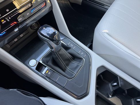 Certified 2022 Volkswagen Tiguan SE R-Line image 23