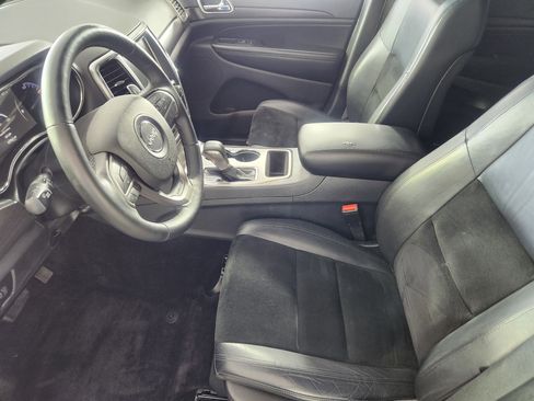 Used 2017 Jeep Grand Cherokee Altitude image 11