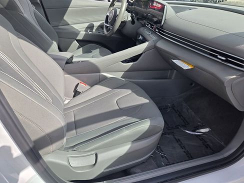 Certified 2025 Hyundai Elantra SEL FWD image 16