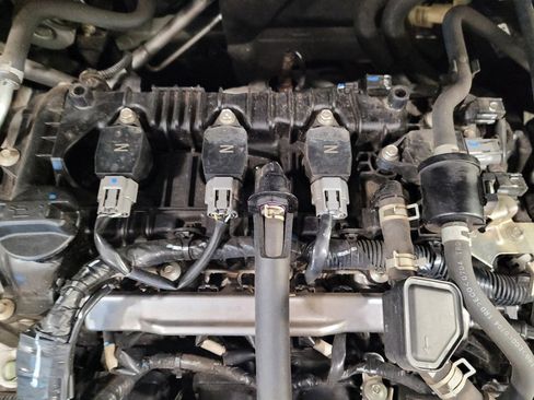 Used 2021 Nissan Versa SV FWD image 30