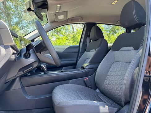 Used 2025 Nissan Kicks SV AWD/4WD image 24