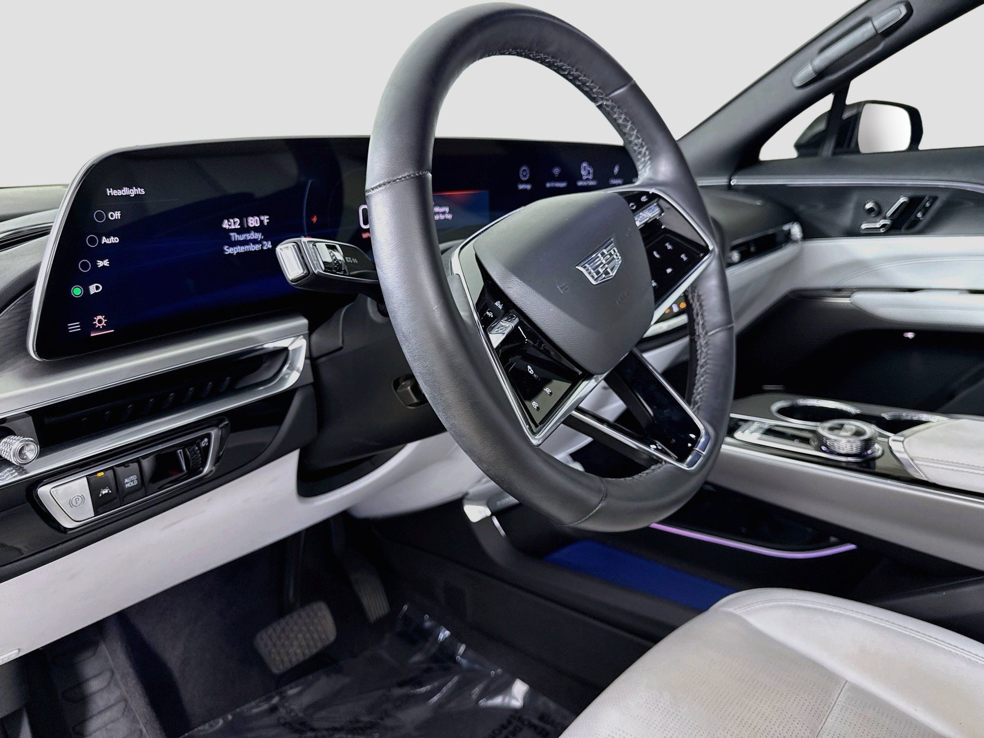 Used 2024 Cadillac Lyriq Luxury RWD image 11
