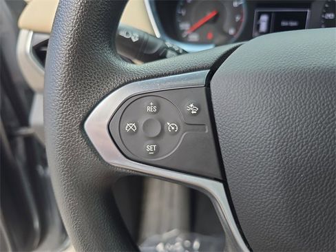 Used 2023 Chevrolet Traverse LS image 23