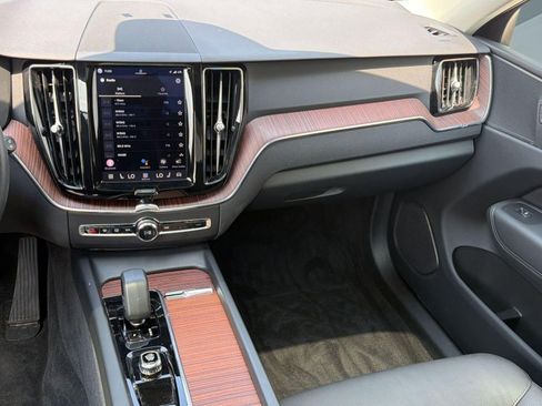 Certified 2023 Volvo XC60 B5 Plus AWD/4WD image 25