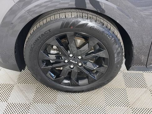 Used 2024 Kia Carnival SX Prestige image 8