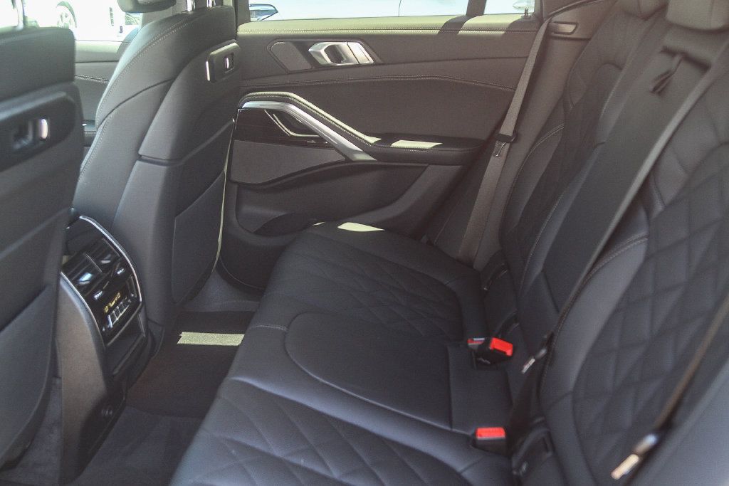 Used 2026 BMW X6 xDrive40i AWD/4WD image 14