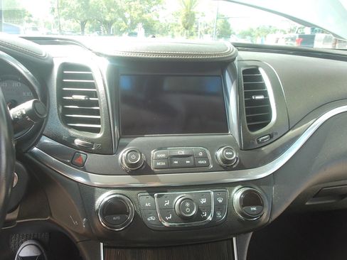 Used 2017 Chevrolet Impala LT FWD image 22