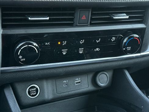 Used 2023 Nissan Rogue S image 23