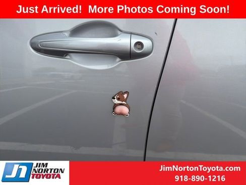 Used 2018 Toyota RAV4 LE image 10