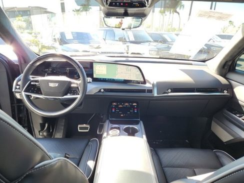 Used 2026 Cadillac Vistiq Platinum image 25