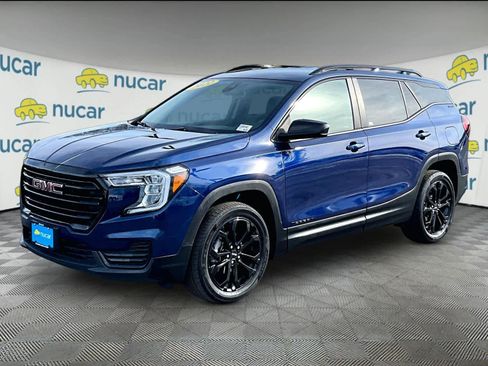 Used 2022 GMC Terrain SLE w/ Driver Convenience Package image 3