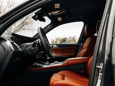 Used 2026 BMW X7 M60i image 22