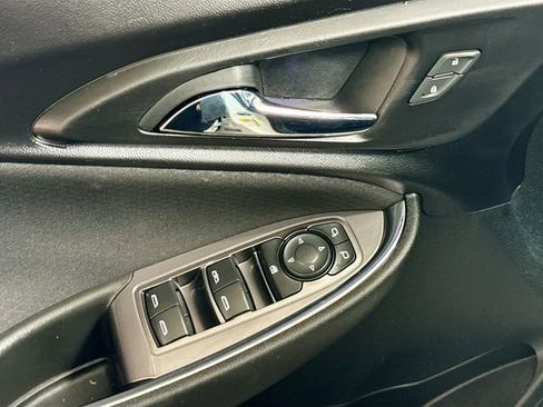 Used 2018 Chevrolet Malibu LT image 18