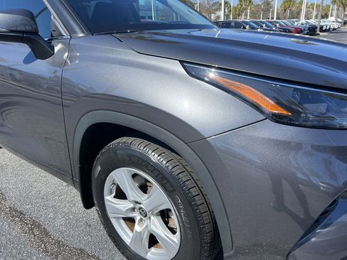 Used 2024 Toyota Highlander LE image 2